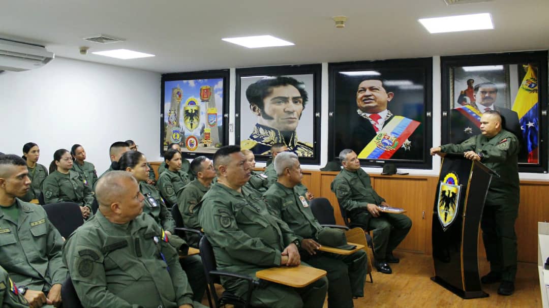 CONGEFANB's tweet photo. #10Jun || Iniciamos la semana reunidos con los directores de las Oficinas Regionales de Control Fiscal adscritas al Sistema Defensivo Territorial de la #CONGEFANB, evaluando avances, resultados y acciones de los abordajes en las regiones. ¡Juntos Somos Más y Unidos Venceremos! https://t.co/aUrPqCM4UW