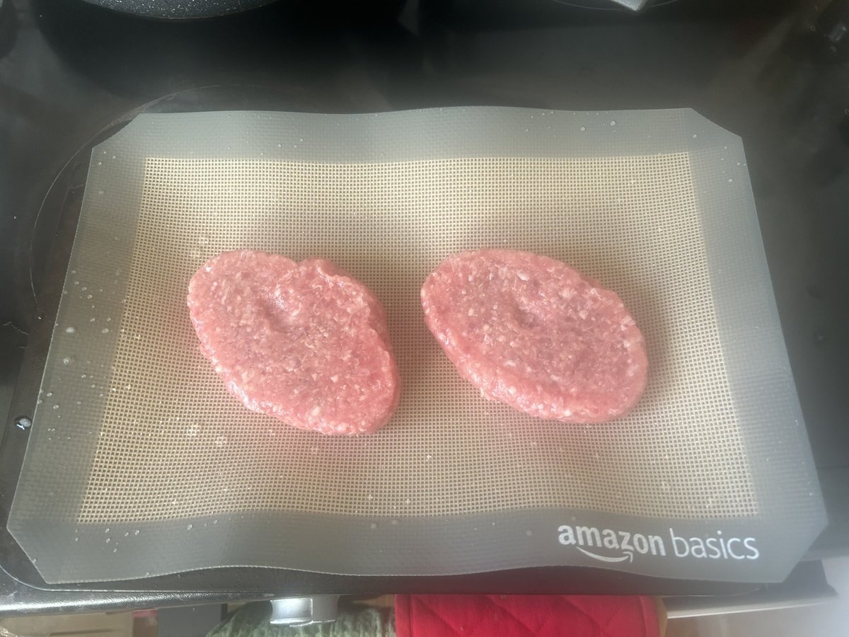 BenThomWood's tweet image. New silicon baking mats, worth a punt? #AmazonBasics