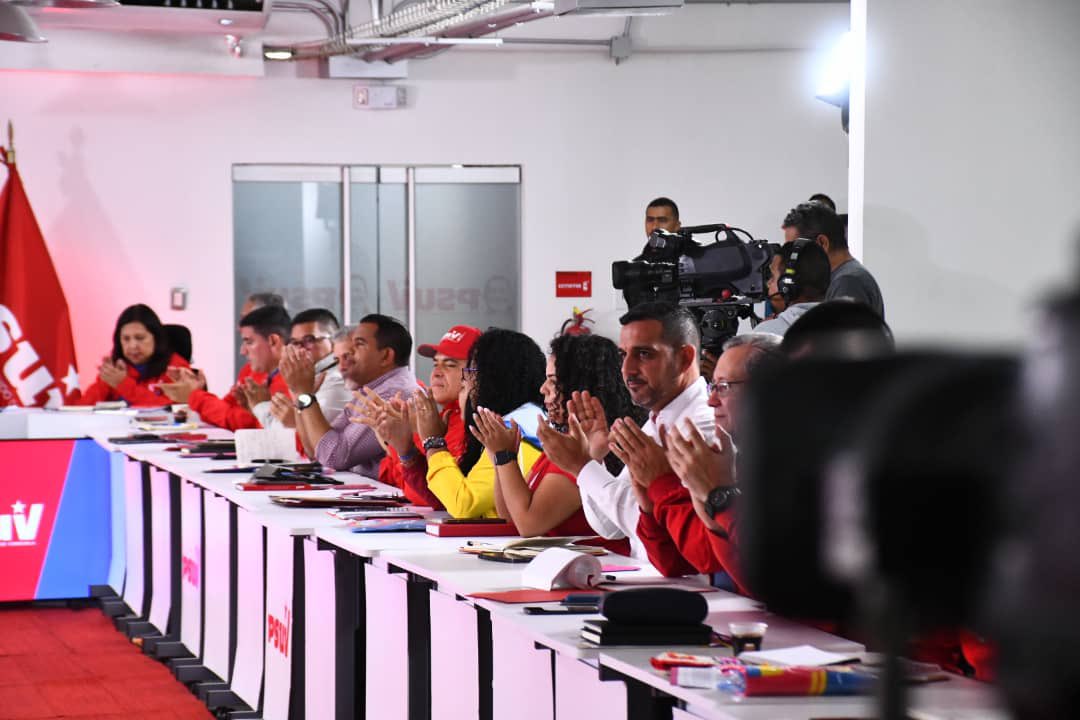 Excelente balance ha arrojado nuestra reunión semanal del <a href="/PartidoPSUV/">PSUV</a>, donde este fin de semana revisamos nuestra maquinaria del 1X10 en todo en país y obtuvimos cifras exitosas.

El presidente <a href="/NicolasMaduro/">Nicolás Maduro</a> dirigió la jornada con 15 mil 804 UBCH conectadas, a las cuales el