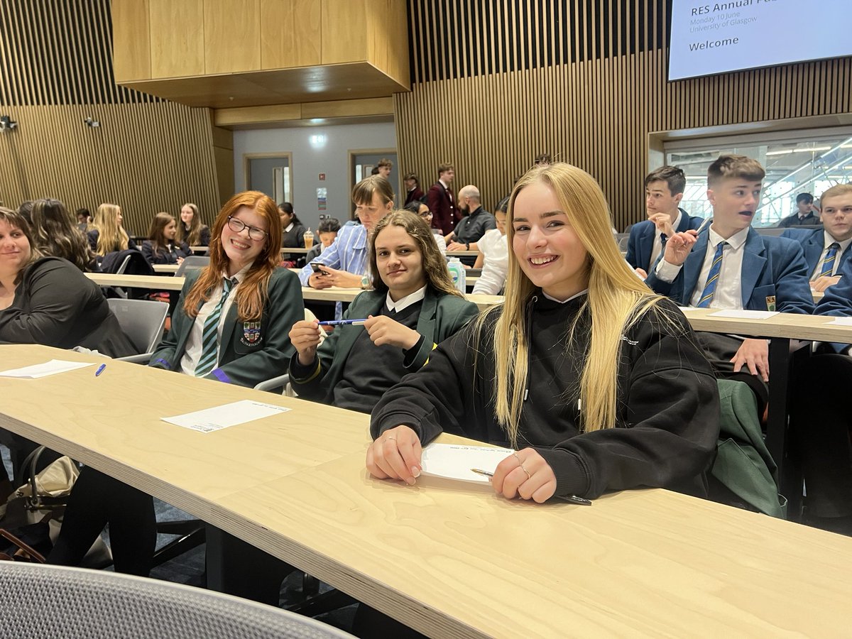 Early start this morning for our day adventure to <a href="/UofGlasgow/">University of Glasgow</a> with our economists!

Active learning with <a href="/scotgov/">Scottish Government</a> 

‘What do economists do?’ Featuring <a href="/adampaulmcg/">Adam McGeoch</a> and the BOE

Culminating in the ‘Do Economists Care?’ Lecture by the fabulous Prof Jane Humphries ⭐️

<a href="/CultsAcademy/">Cults Academy</a>