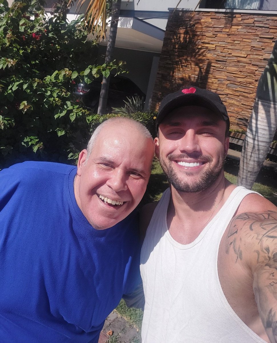 osniquinho's tweet photo. Gratidão Arthur por mais uma vez me conceder o privilégio de ficar ao seu lado, vc é um homem incrível, a sua energia é linda e coube num abraço que eu jamais esquecerei, obrigado Arthur por tudo e por tanto, te amooo incondicionalmente @arthurpicoli !!🤧🤧🥹🥹🫠🫠🫶🫶💖💖💖💖💖 https://t.co/E6DsRQYY8s