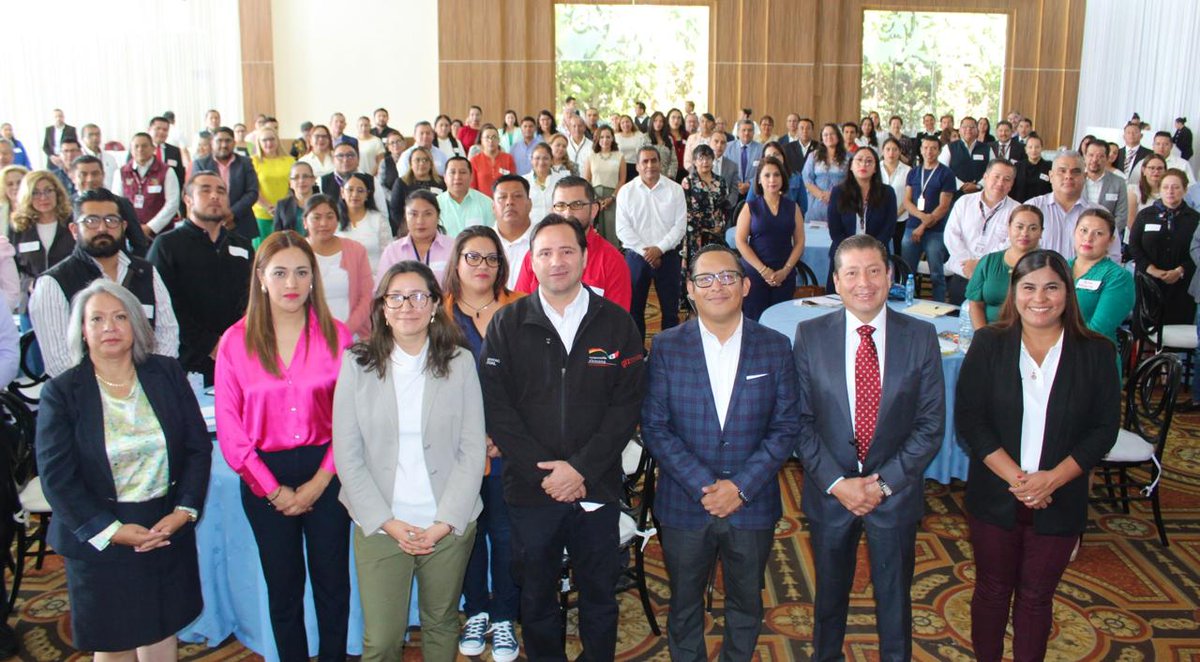 CECyTEHidalgo's tweet photo. Se llevó a cabo la capacitación "Consolidación y Escalonamiento de la Educación Dual Fase II". Donde las y los participantes tuvieron la oportunidad de conocer y reforzar temas relacionados con los Procesos Operativos de la Educación Dual.
#SomosUnEquipoTransformandoElFuturo https://t.co/AflIwMa316