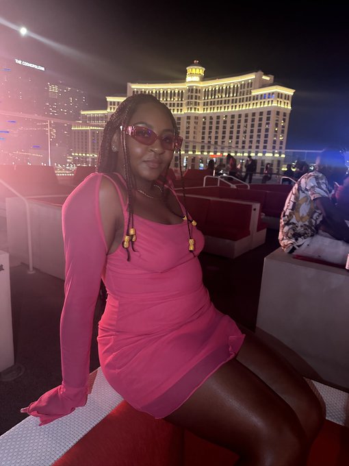Did I show yall how cute I was in Vegas last summer? 💗 https://t.co/0aWkIJBQ7R