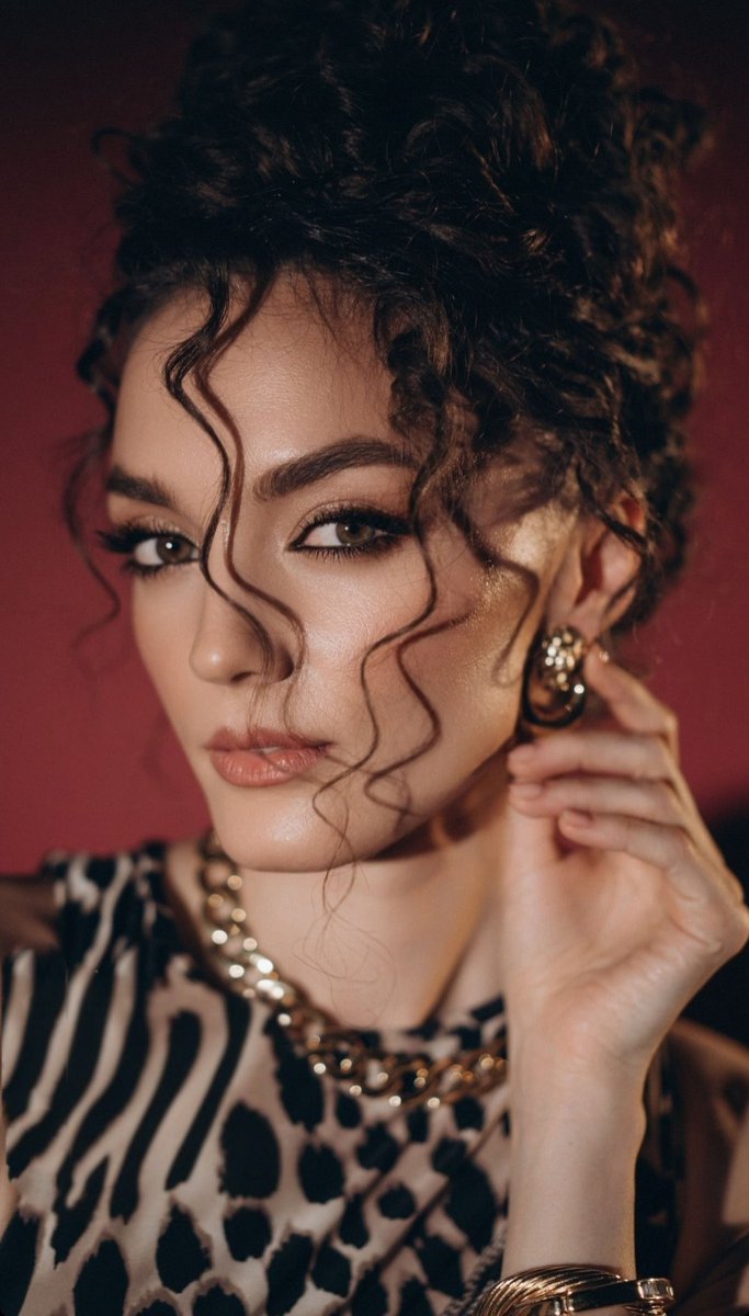 Gelen her fotoğrafa kalbimi bıraktım💞

#NanukaStambolishvili