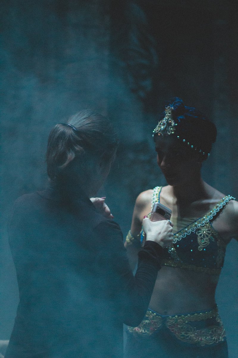 Algunos momentos de backstage justo antes de que suceda la magia. ✨