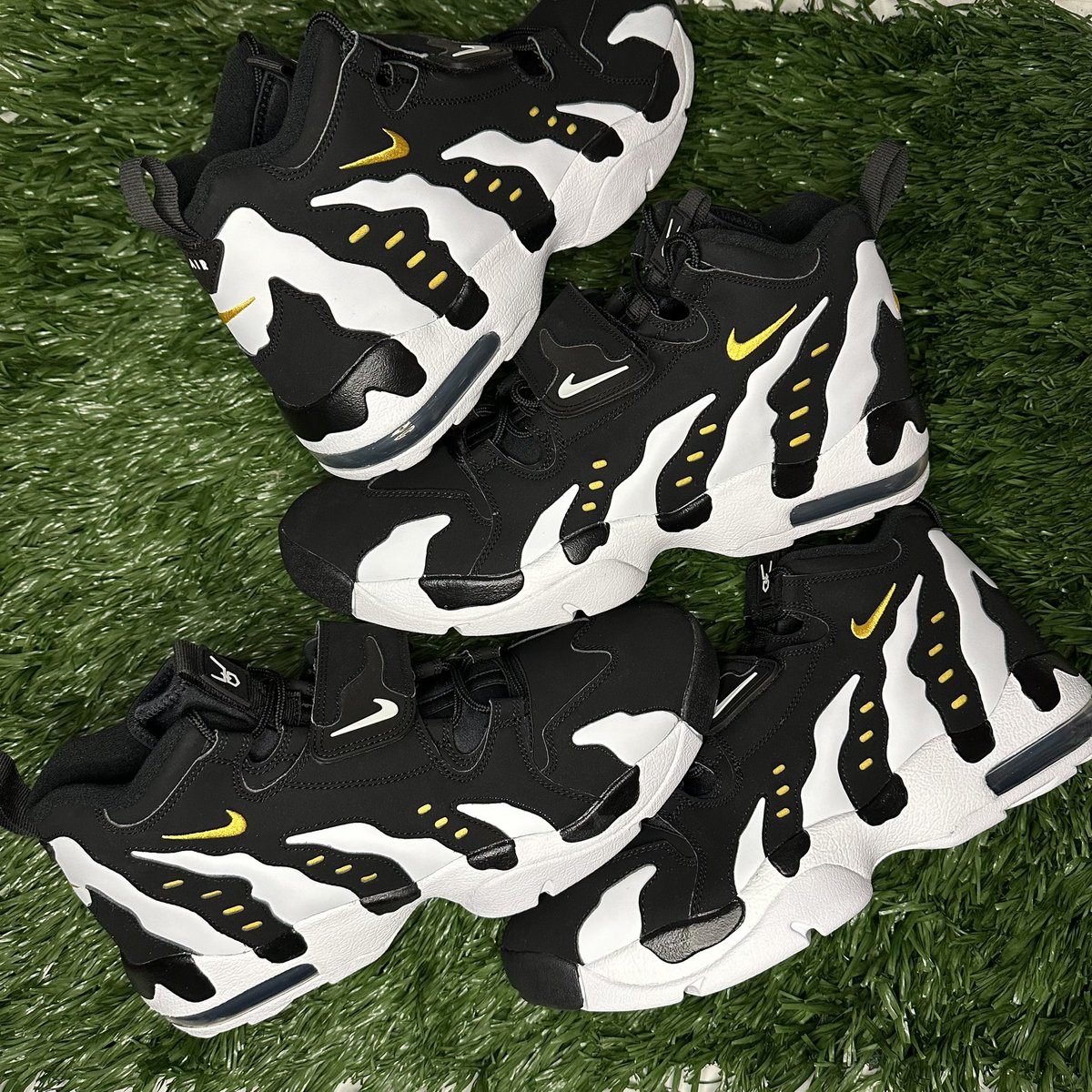 loadedboyzz's tweet photo. Nike Air DT Max '96 
#deionsanders #nike https://t.co/iAHZFyBSVh