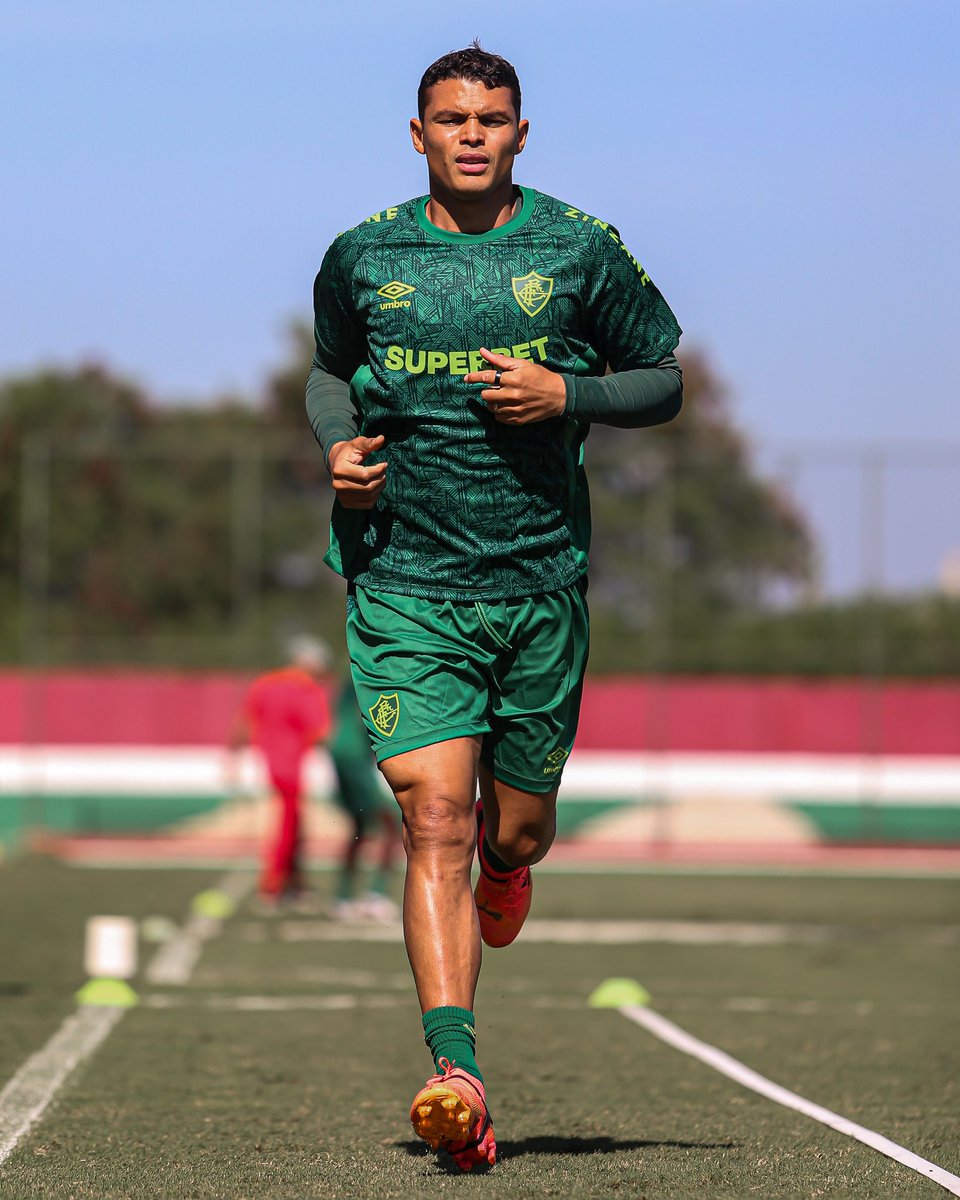 Colocou o uniforme de treino e já começou os trabalhos, <a href="/tsilva3/">Thiago Silva</a>!