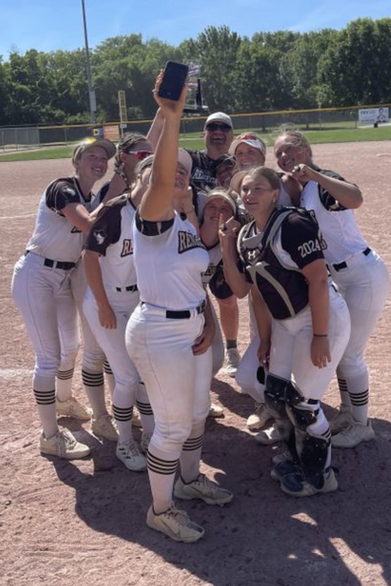 south_04's tweet photo. 💍Champions! 

Rennies take the top spot in the @TopGunEvents Heartland Showcase with bracket wins over Select-Chester, Select-Jones and NE Gold-Neumayer.  Close games with high level pitching and great competition!

Special shout out to our coach this weekend, @HoopsStrande! https://t.co/KLtB9rzjzE