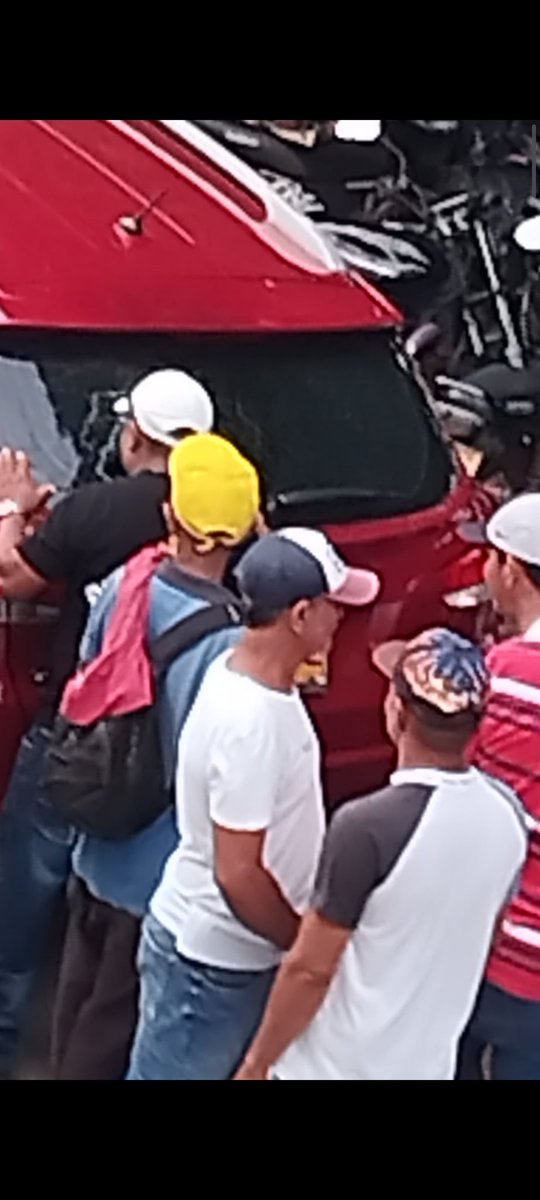 Edwinmb4's tweet photo. Señor Alcalde @kerguelenhugo , @IndeportesCordo , la infraestructura del estadio softbol infantil de la pradera no es apta para campeonatos mayores, de 10 bateadas salen 9, evite  una tragedia futura, https://t.co/7ajXsUna0J