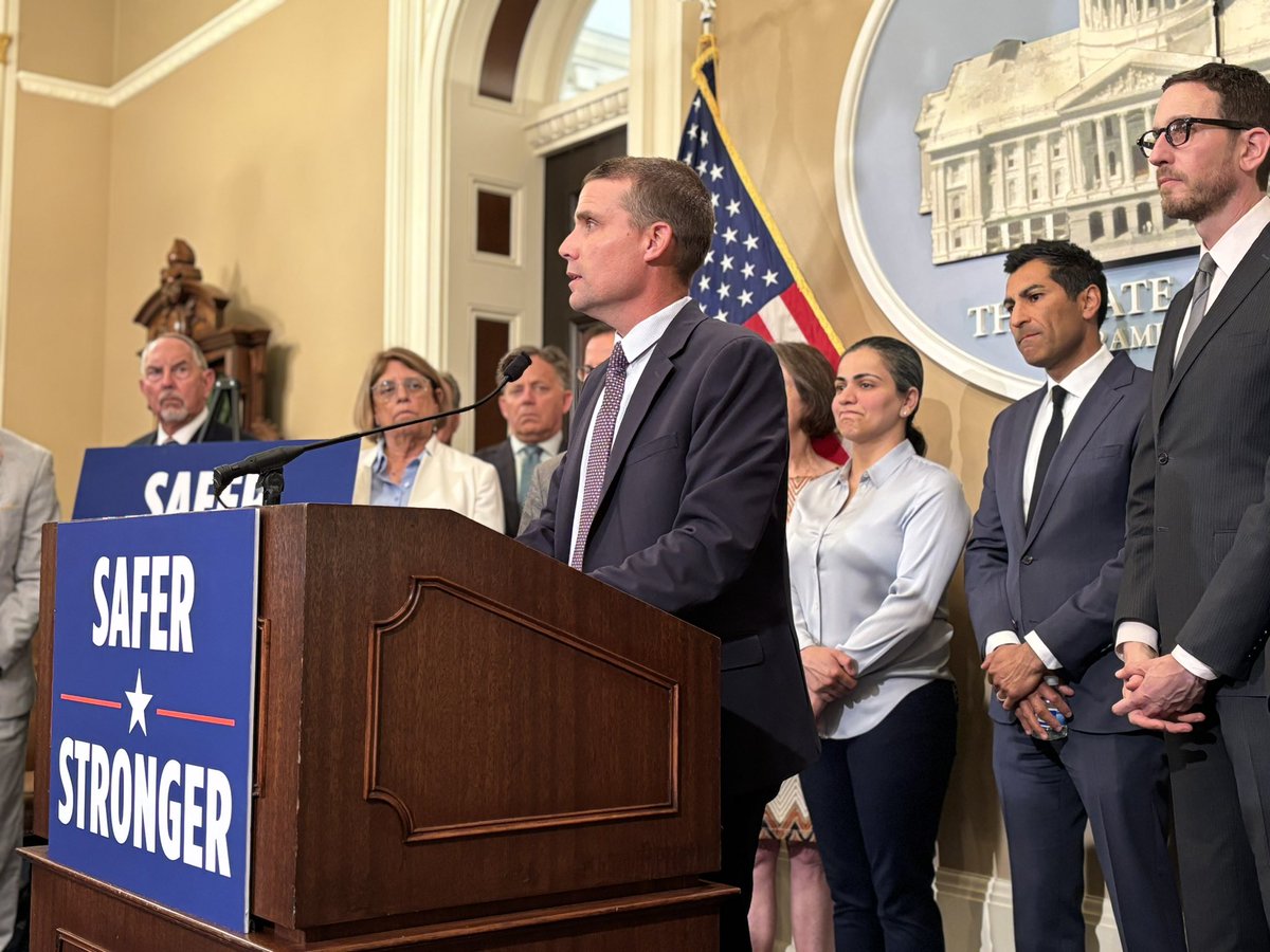 ZavalaA's tweet photo. 🧵 CA’s Democratic Legislative leaders are holding a presser, doubling down on amendments they plan to make to basically repeal their proposed public safety package if voters approve reforms to Prop 47. 

@ilike_mike says Republicans are spreading “hogwash” around the Capitol. https://t.co/b2MErS4mBG