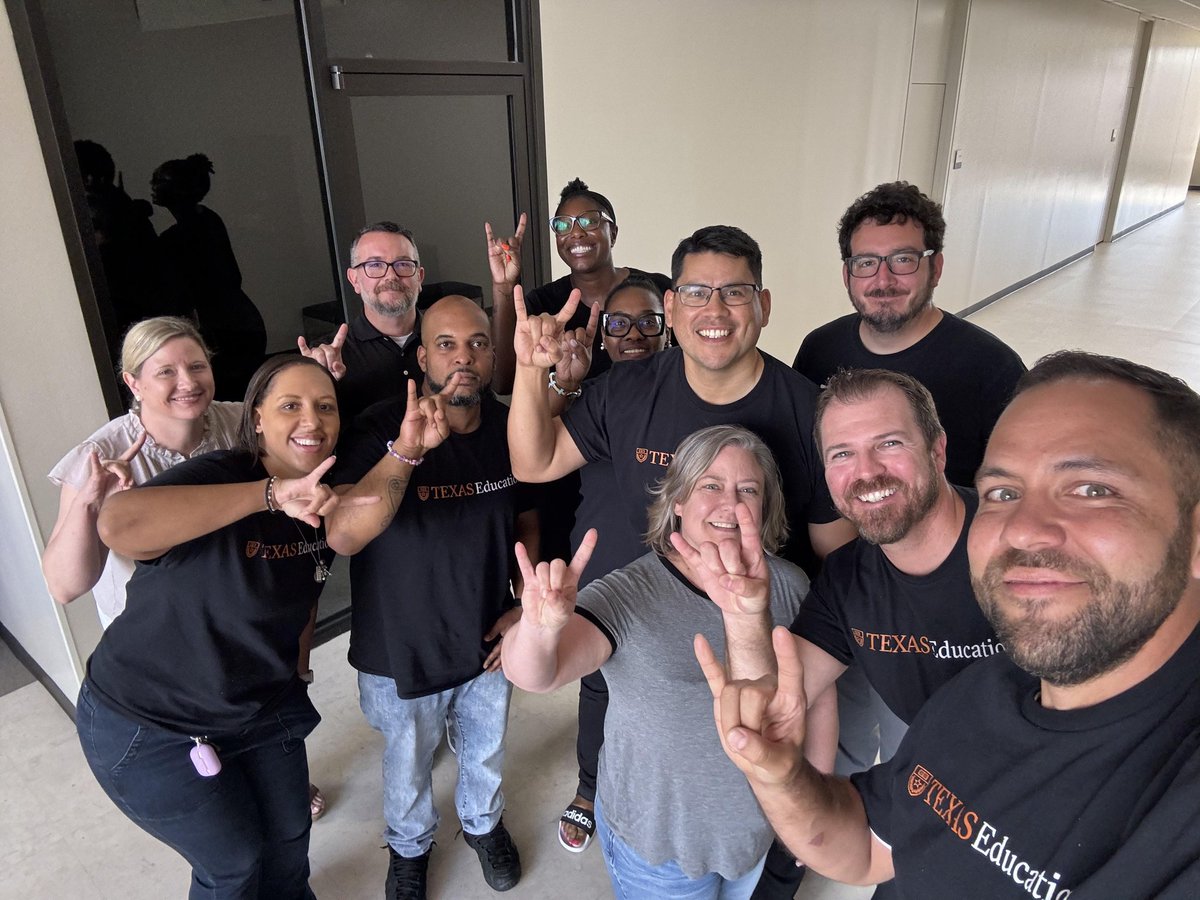 A great Day 1 of Year 2 for <a href="/UTAustin/">UT Austin</a> CSP34! 🤘🏼🤘🏼🤘🏼

<a href="/MCArreola21/">Michael Arreola</a> <a href="/AHodgesLISD/">Angela Hodges</a> <a href="/adamsmiller77/">Adam S. Miller</a> @MrSmithCRHS <a href="/RichardKastl/">Richard Kastl</a>
