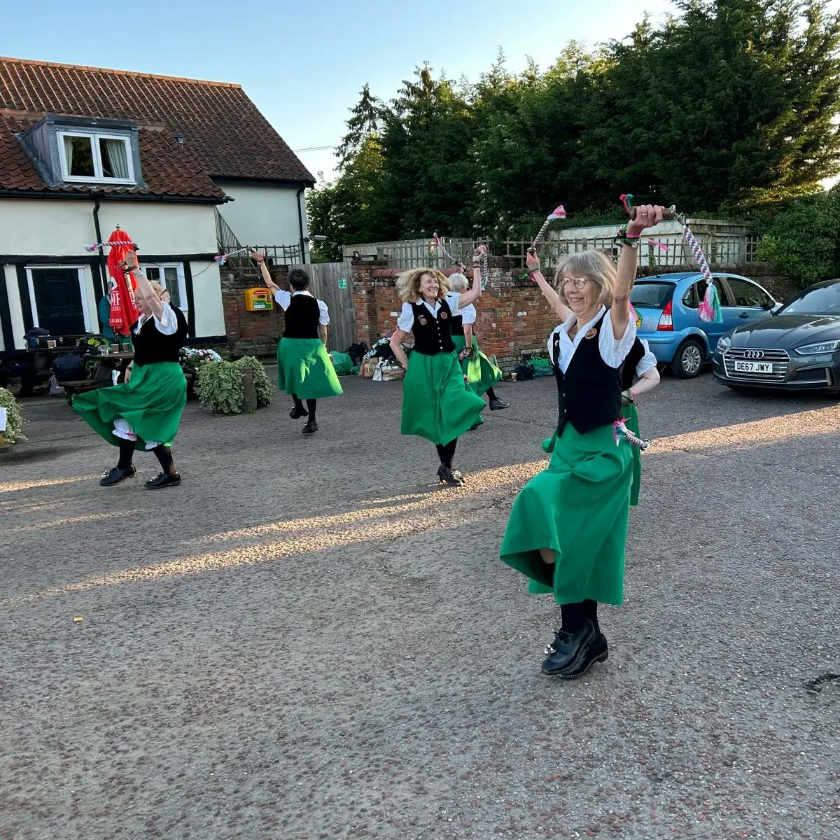 Fiddlestickclog's tweet photo. Dancing at @RamTivetshall this evening
#fiddlesticksclog #norfolkdance #Tivetshall https://t.co/3ghHJlNpdi