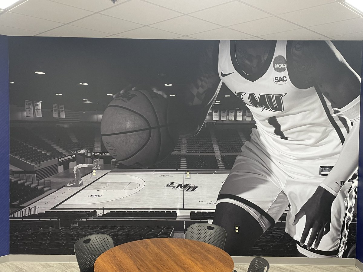 LMUMBB's tweet image. Why LMU? Players Lounge! Our guys get access 24/7 to come in between classes/workouts to chill, eat, or get school work done!  

🏀🎩⚒️🏀🎩⚒️

#KeepTheChip #LMUMBB