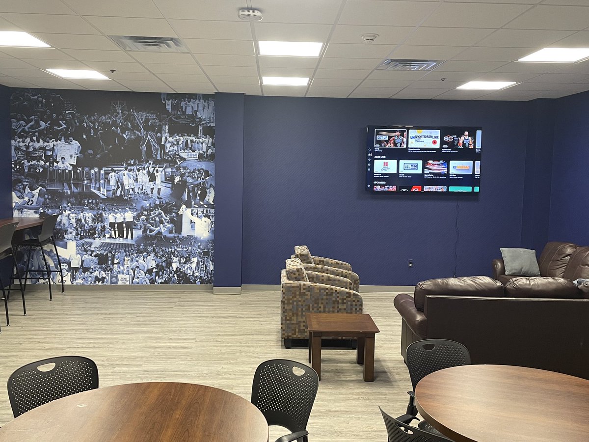 LMUMBB's tweet image. Why LMU? Players Lounge! Our guys get access 24/7 to come in between classes/workouts to chill, eat, or get school work done!  

🏀🎩⚒️🏀🎩⚒️

#KeepTheChip #LMUMBB