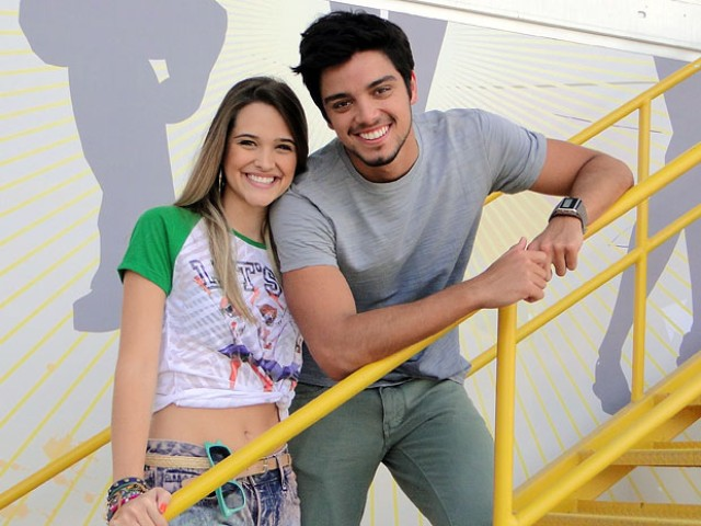 ZAMENZA's tweet photo. Rodrigo Simas e Juliana Paiva no reencontro da #MalhaçãoIntensa, após 12 anos. Só quem viveu sabe. https://t.co/SHd7ejm3uZ