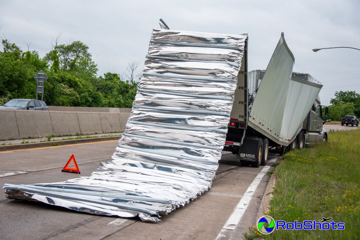 RobShots tweet media