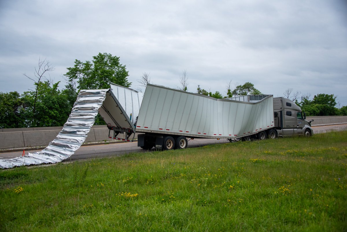 RobShots tweet media