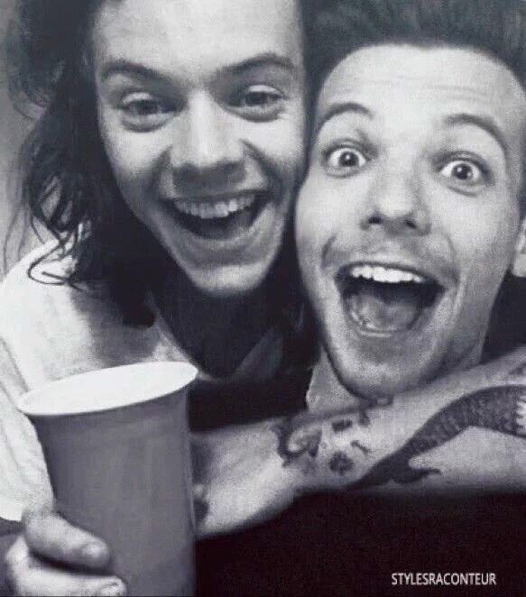 lrrypoem's tweet photo. I fucking love you • Oneshot larry 💞

Aquele em que, após 4 anos de relacionamento, Louis decide pedir Harry em casamento mas ele quer que nada mais, nada menos que o  vocalista da sua banda favorita ajude no pedido. https://t.co/DcpvXcuhSP