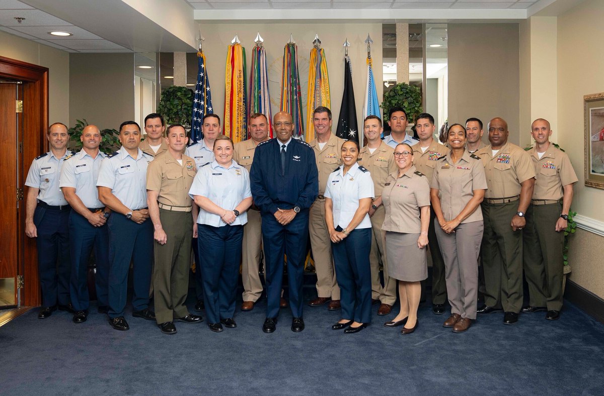 GenCQBrownJr's tweet image. The @SecDef Executive Fellows program has a long history of using the lessons learned by its Officers to improve the way the DoD does business. Their insights and experiences will benefit the Joint Force for years to come. I appreciated the opportunity to engage with the Fellows.