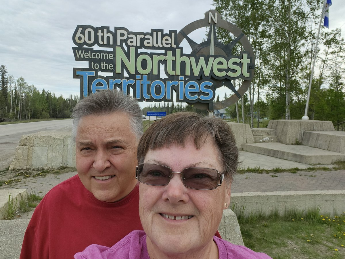 WalkingCalgary's tweet image. Back from our quick trip to Yellowknife, NWT.    Time for us to get back to walking #Calgary.  Today we started walking #Highwood.

#yyc
