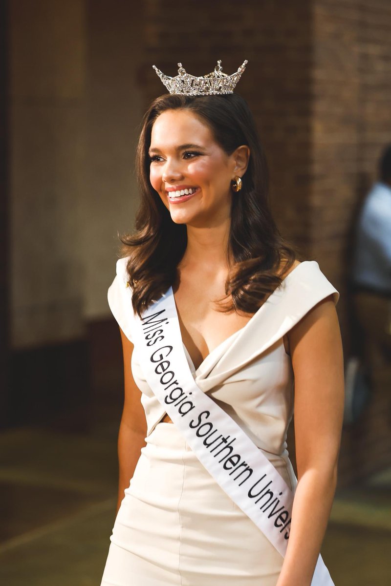 meganwrightrose's tweet photo. More than honored to be representing Georgia Southern University at the 2024 Miss Georgia Competition! Being a public relations student has been more than useful throughout this experience. 🤍 #HiggsPR https://t.co/PUsflBPlbi