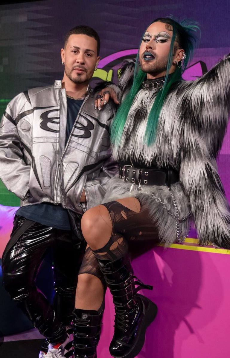 OGabrielBorba's tweet photo. Eu amo ensaio da drag montada e desmontada! 🫰🏽😍 #DiaTV @samiraclose https://t.co/cRqBOkLHUx