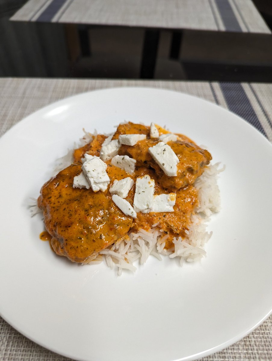 EddieQRadio's tweet photo. Finally, chicken shawarma &amp; middle eastern style rice, lemon Greek chicken and rice, pulled pork sandwich with mashed and buttered sauteed veggies, and chicken over rice with homemade roasted red pepper sauce and feta. https://t.co/ySplChFcTp