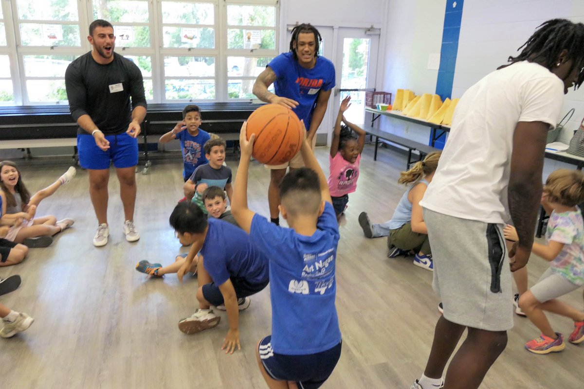 It was great spending the afternoon hanging out with some amazing students at Wiles Elementary today! Being a role model for our local youth is extremely rewarding. Search  volunteer opportunities at edfoundationac.org @theedfoundation @FL_Victorious #FVFoundation