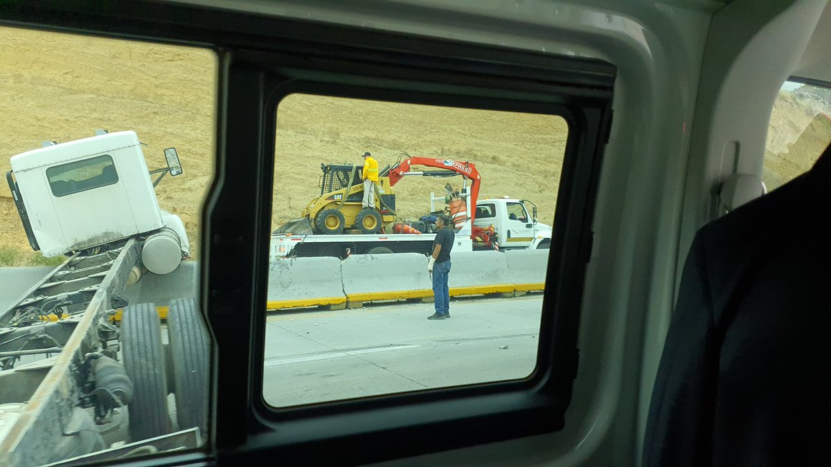 Cts_Roberto's tweet photo. Accidente autopista #mexico-puebla a altura del basurero https://t.co/eYxZIsnFFZ