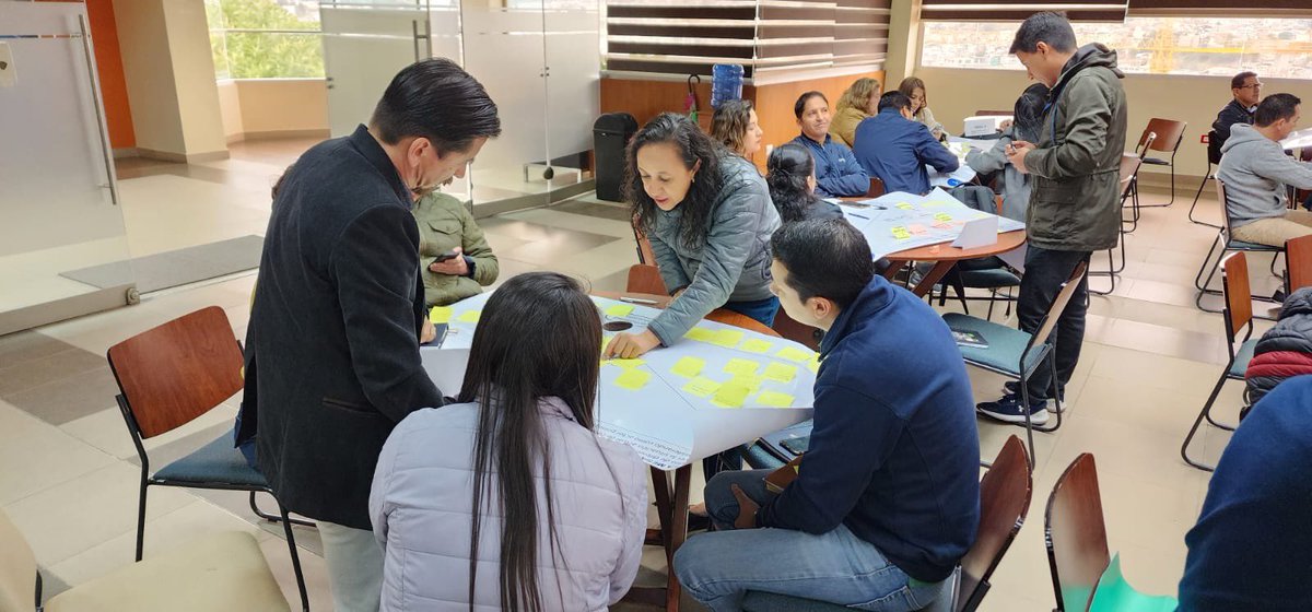 utpl's tweet photo. 📢 Facilitamos un diálogo multidisciplinario entre la academia y el personal administrativo para identificar y aprovechar oportunidades que optimicen la operatividad institucional y contribuyan al ciclo de mejora continua. 🌱📚

 #ODS4 #ODS13 #Calidad https://t.co/ri6tGx8SW0