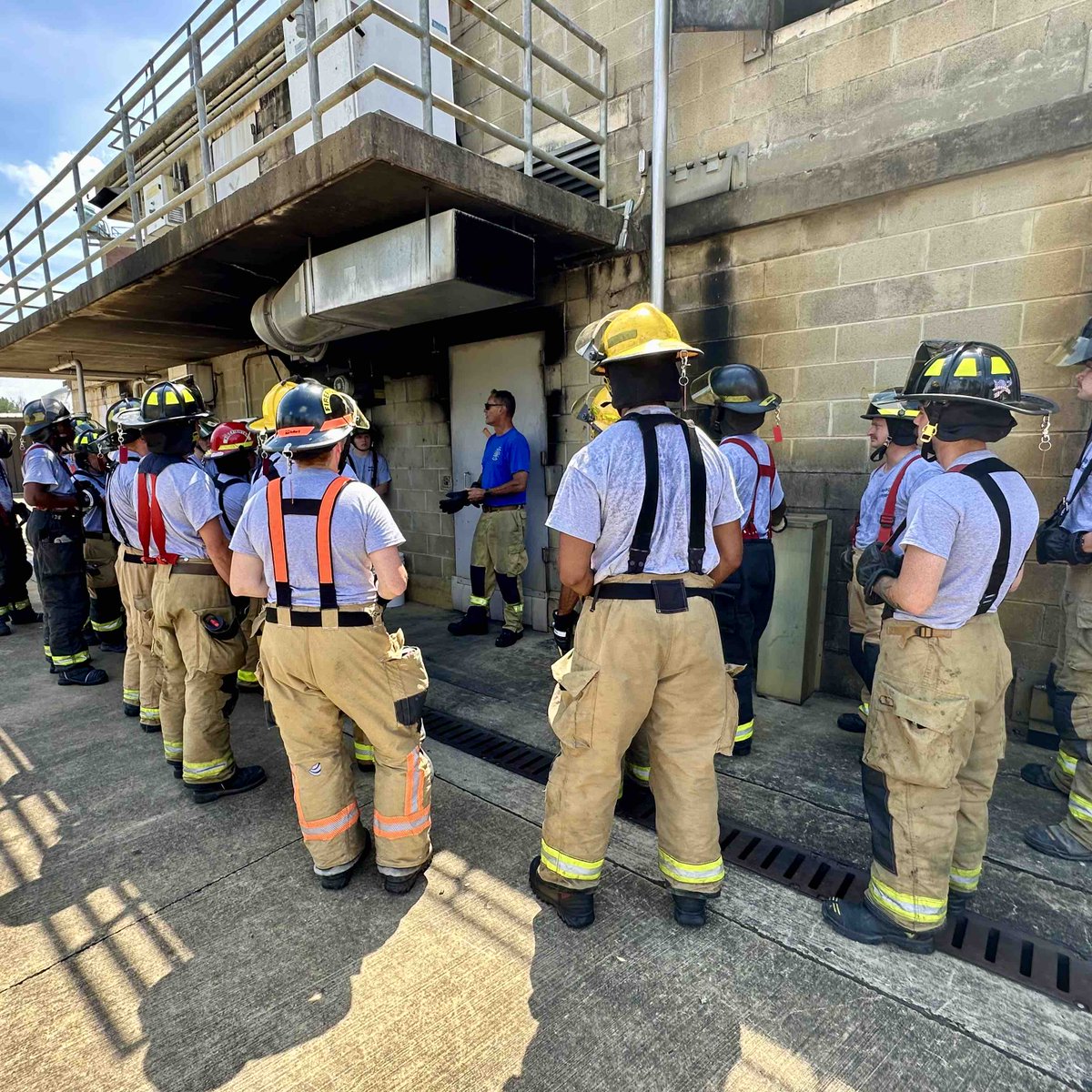 MSFireAcademy's tweet photo. #Class210 learning Search & Rescue this week. Here they are practicing the extremities carry. #MSFA https://t.co/qI7kC4mBcG