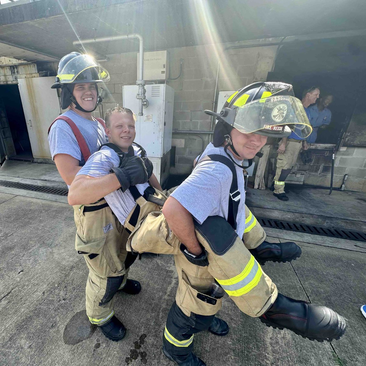MSFireAcademy's tweet photo. #Class210 learning Search & Rescue this week. Here they are practicing the extremities carry. #MSFA https://t.co/qI7kC4mBcG