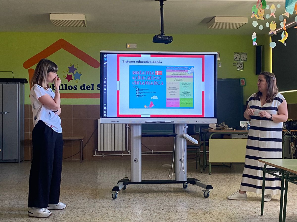 cracubillos's tweet photo. Hoy nuestras compañeras nos cuentan su experiencia y aprendizaje sobre el jobshadowing realizado en Thorstrup Skole en Dinamarca 🇩🇰: espacios, rutinas, horarios, atención a la diversidad, etc. Muy interesante 🤔 @sepiegob #ErasmusPlus #ErasmusPlusES #MiEasmusPlus https://t.co/soZ1iVLC8m