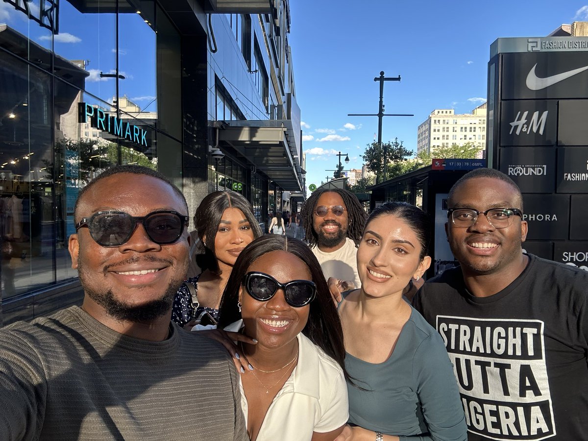 Dr_AbdulMD's tweet photo. 4 years ago we were all med students in Hungary and now we are all IM physicians in the US. So proud of us 🫶🏾 https://t.co/uIpLIEMOp1