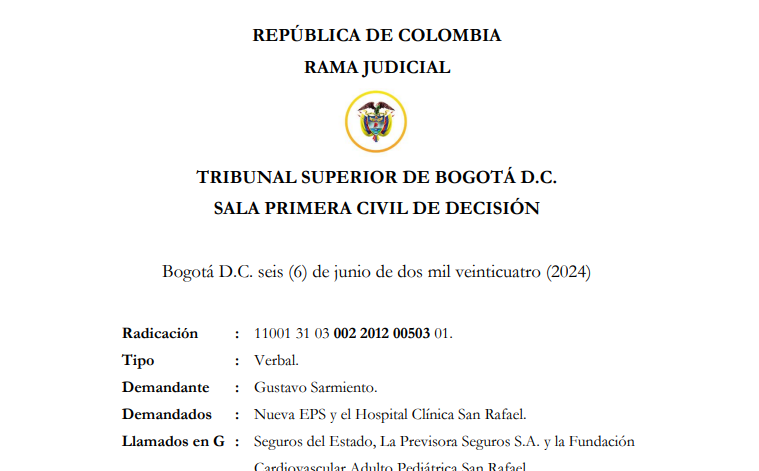 JurisprudenCol's tweet photo. Responsabilidad medica debido la presencia del cuerpo extraño (aguja quirúrgica) en procedimiento realizado

El caso se refiere a una cirugía realizada en el Hospital en mayo de 2009, en la que se olvidó un cuerpo extraño (una aguja quirúrgica) dentro del cuerpo del paciente. Después de la cirugía, el paciente presentó síntomas como dolor en el pecho, disnea, cansancio, y ahogo, pero no se encontró conexión directa entre estos síntomas y el cuerpo extraño. El paciente demandó al Hospital y a los médicos involucrados por daños y perjuicios, argumentando que el equipo médico no cumplió con las normas de seguridad y que el cuerpo extraño causó daño a su salud. Sin embargo, el Tribunal de Primera Instancia desestimó la demanda, considerando que no había pruebas suficientes para establecer la responsabilidad médica.

La Sala considera que si no es posible establecer una conexión entre la presencia del cuerpo extraño (aguja quirúrgica) y el daño que se reclama, no habría responsabilidad atribuible a los médicos, el equipo de apoyo y las instituciones intervinientes en el procedimiento. Respecto al nexo causal, la Corte Suprema de Justicia ha señalado que debe realizarse una prognosis que descarte aquellos antecedentes que no tienen la categoría de causa eficiente del daño, aplicando las reglas de la experiencia y el sentido de razonabilidad.

Si bien se encontró la imagen de la aguja en una radiografía, los médicos concluyeron que estaba rodeada de tejido fibroso, lo que impedía su desplazamiento y no producía dolor. Reintervenir al paciente conllevaba alto riesgo de lesiones importantes. Tampoco se hallaron abscesos, granulomas o riesgo de perforaciones por el cuerpo extraño.

En resumen, la Sala consideró que no había pruebas suficientes para establecer el nexo causal entre el olvido de la aguja y los daños reclamados por el paciente, por lo que no se configuraba responsabilidad médica.

Portal de actualización Jurisprudencial. Solicita tu suscripción aquí 👉 https://t.co/LAQoZz9cUI