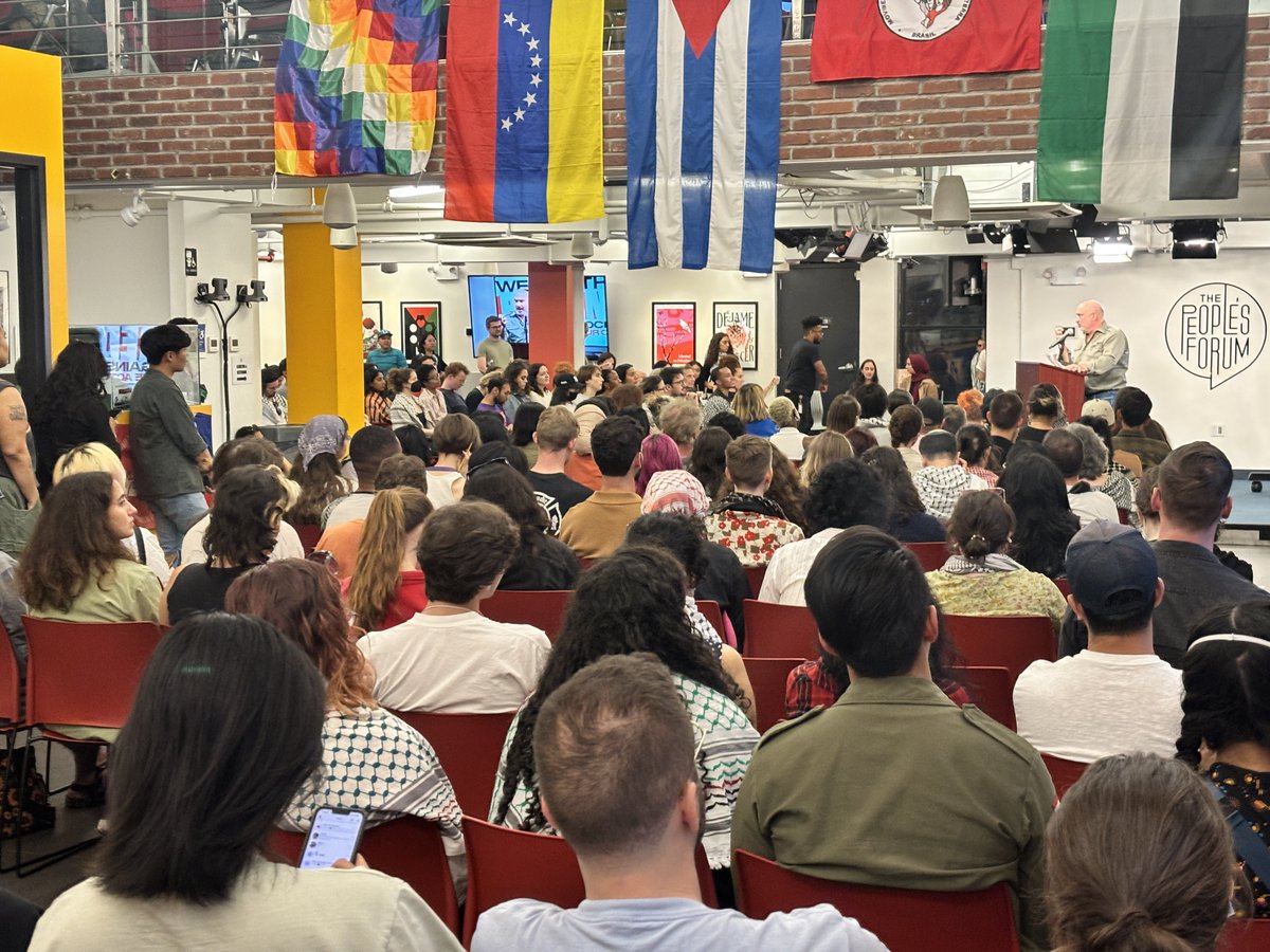 PeoplesForumNYC's tweet photo. Just a day after the 100,000 person-strong #RedLineAgainstGenocide was formed around the White House, hundreds have gathered at The People’s Forum for our weekly volunteer meeting to keep the movement for Palestine growing! Join us Mondays at 6:30 pm! https://t.co/7ReJOnbRXq