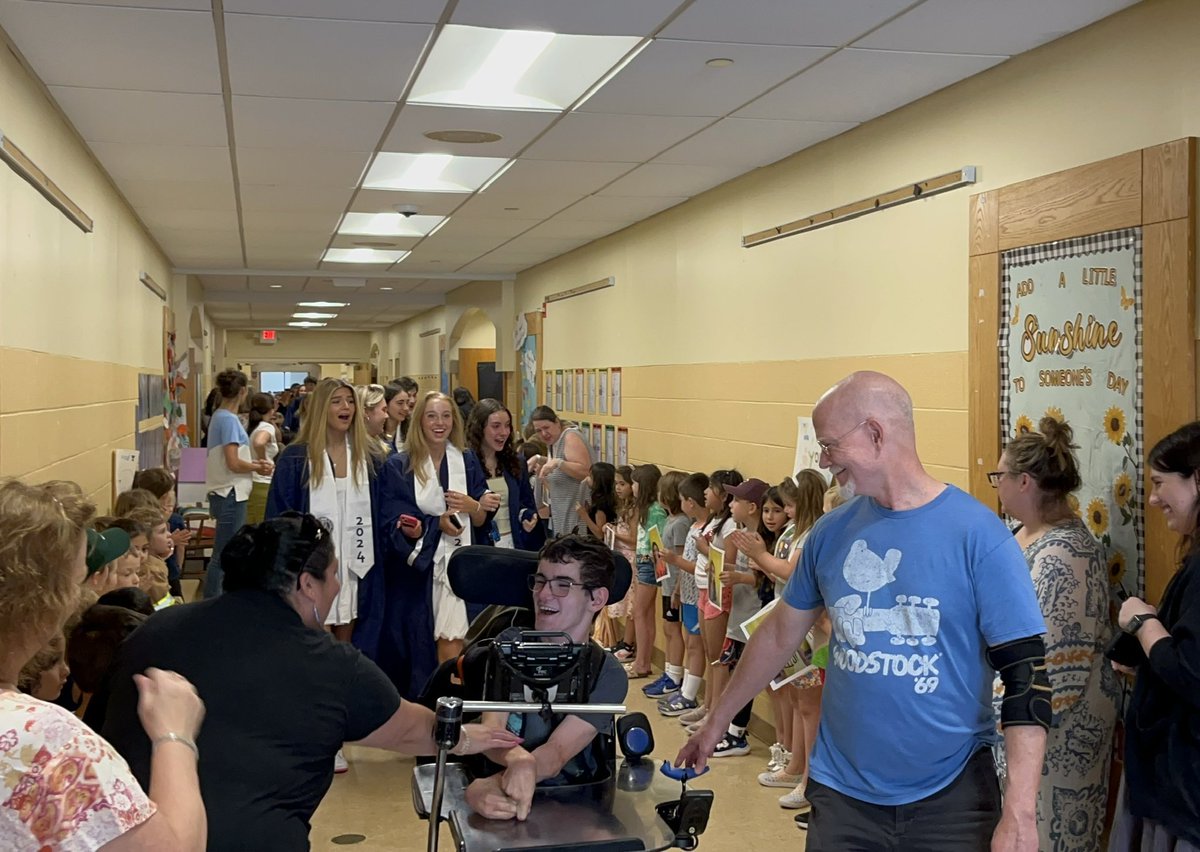 #Staples HS #Senior #walk former #GFS scholars return before #graduating #HS to walk the #halls one more time and be #cheered, #celebrated and #congratulated. 🦒⚪️🟢🟣🎓