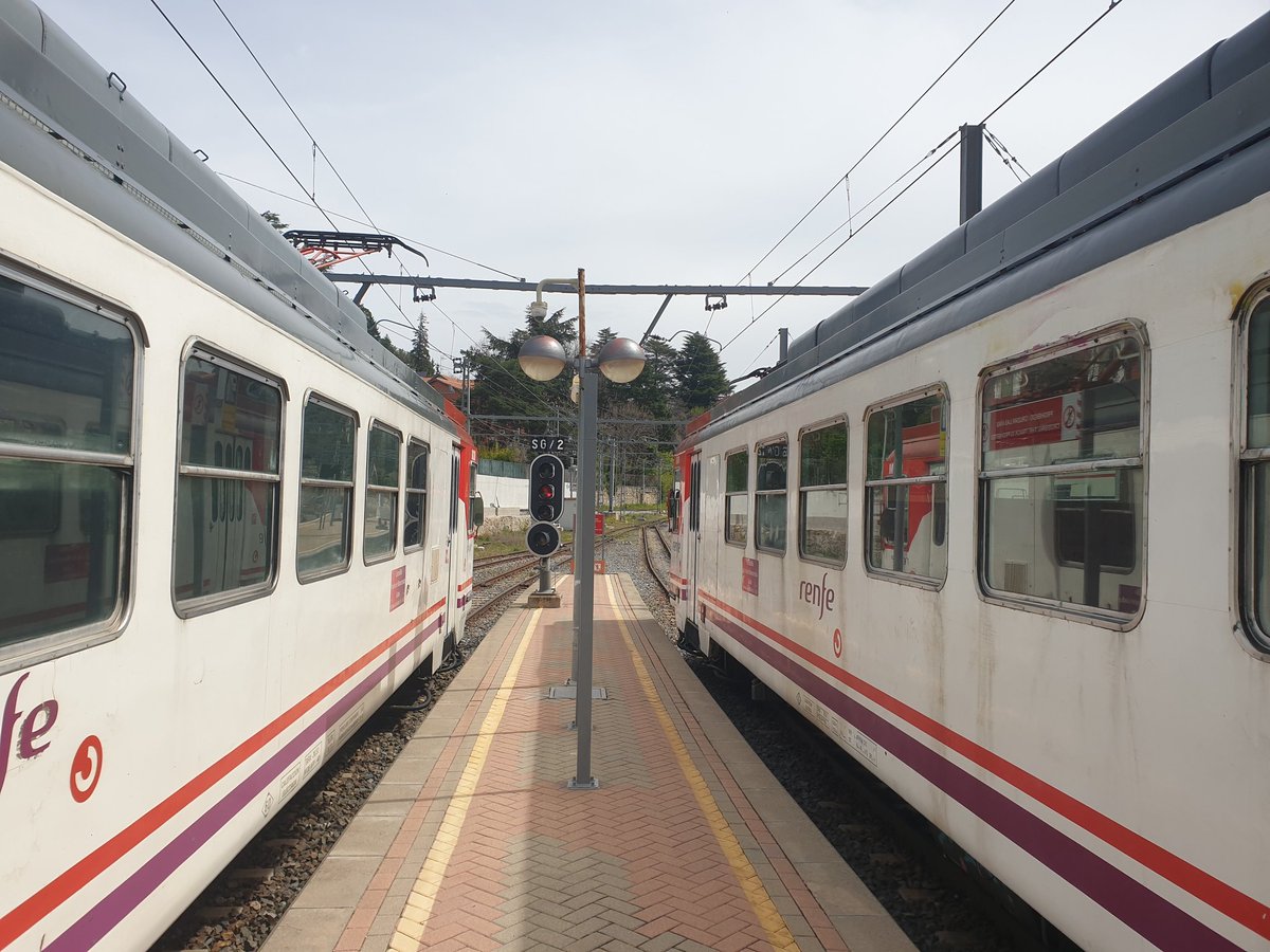 IrisbusIrizar's tweet photo. Fotografías ya viejas. Pero estás fueron las 2 ultimas imágenes que tomé de la serie 442 antes de que la retirarán.
#spanishrailway #trains #spanishtrains
#Renfe #old #oldtrain https://t.co/XVHLNWfTEe