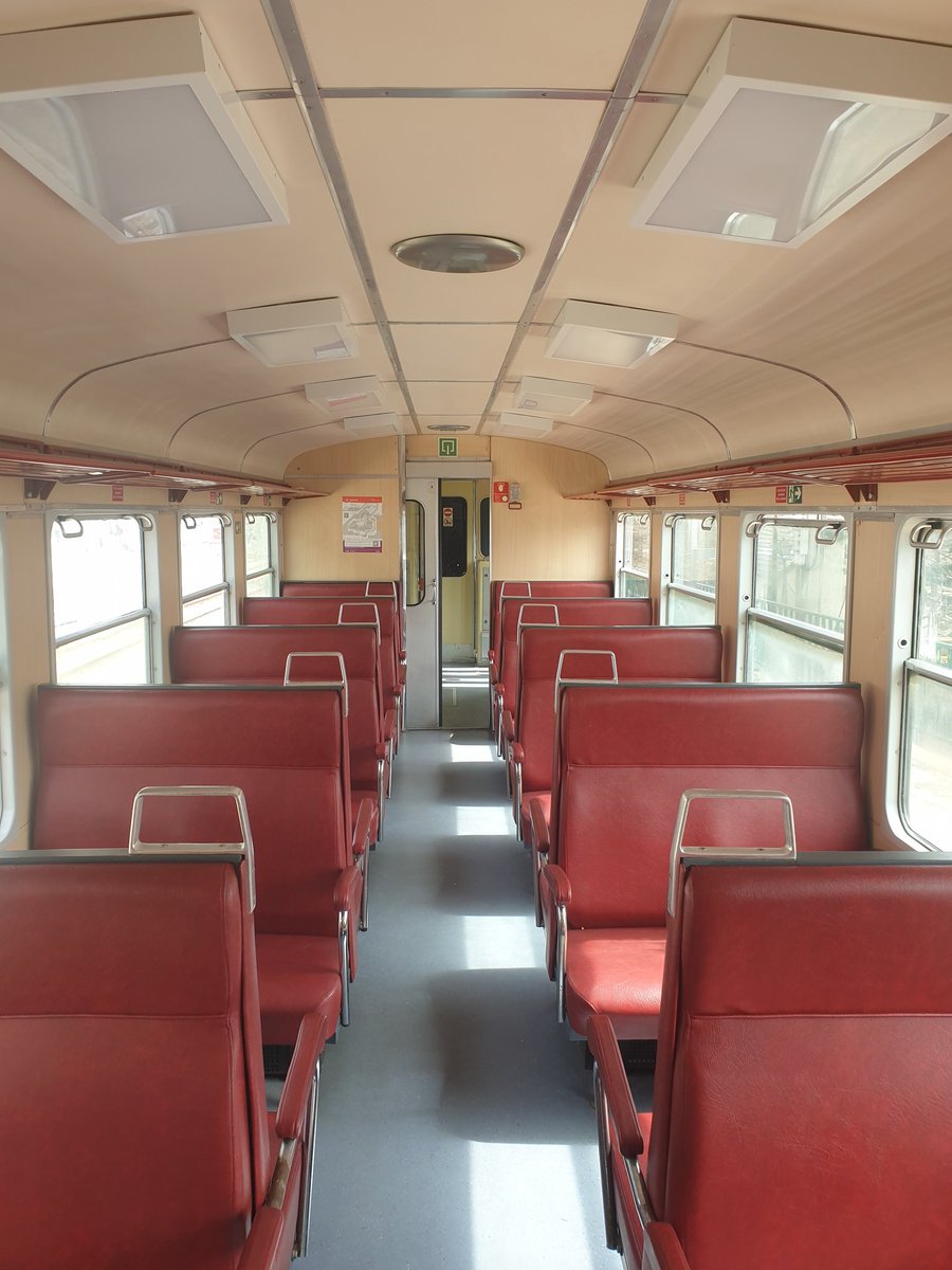 IrisbusIrizar's tweet photo. Fotografías ya viejas. Pero estás fueron las 2 ultimas imágenes que tomé de la serie 442 antes de que la retirarán.
#spanishrailway #trains #spanishtrains
#Renfe #old #oldtrain https://t.co/XVHLNWfTEe