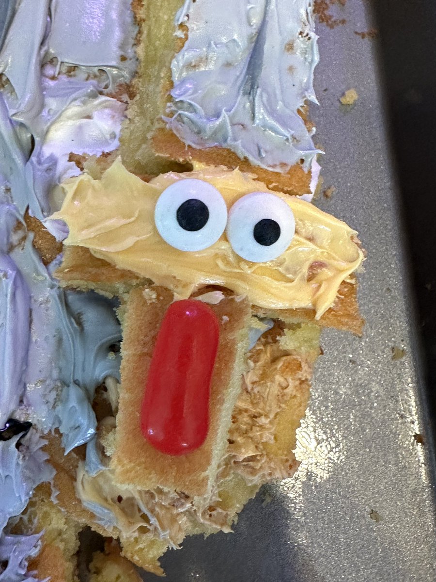 cakeyquake's tweet photo. HAPPY DUNGEON MESHI FINALE WEEK‼️‼️ HAVE A LAIOS AOBA CAKE https://t.co/0ipf0kGVCV