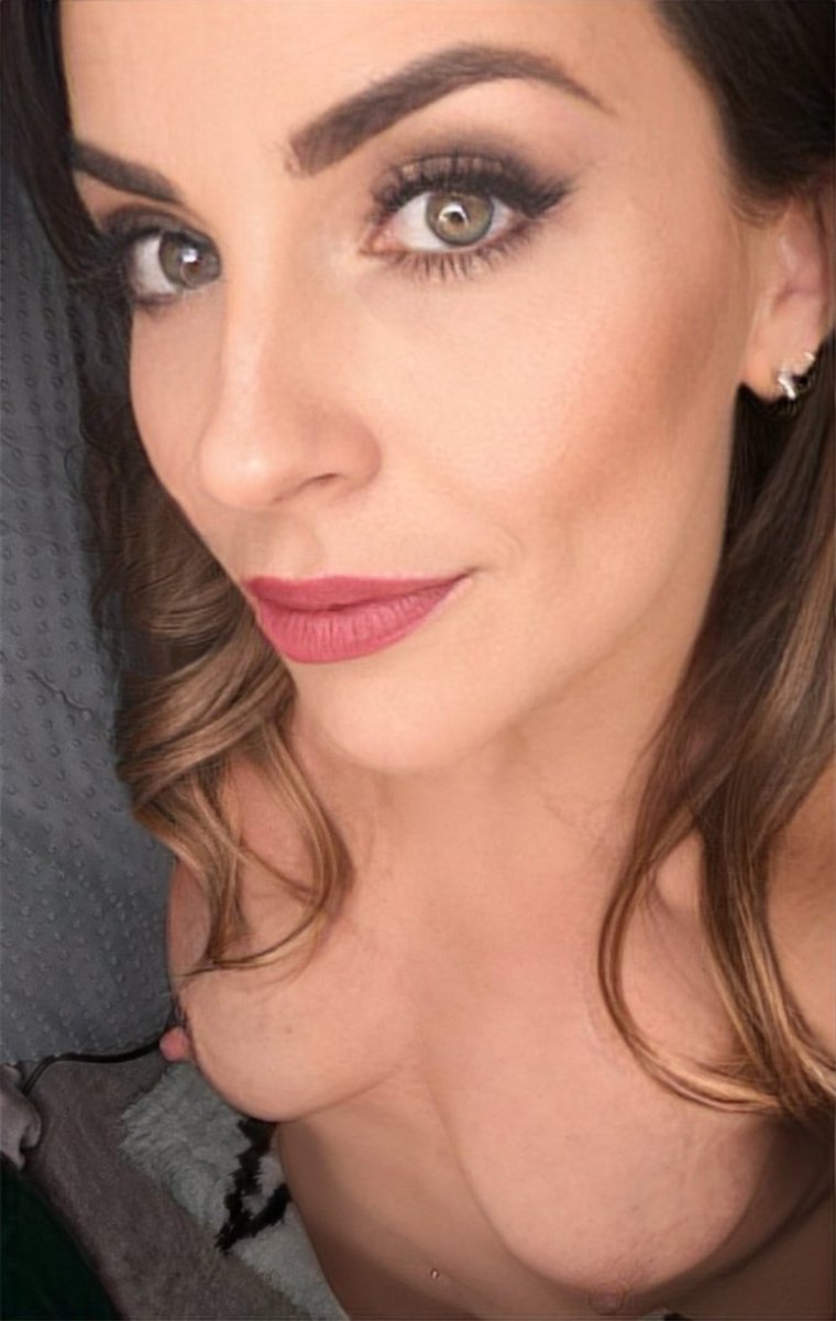 LindeeJosh6028's tweet photo. Can a 48 year old woman like me post photos without panties here? Yes or no https://t.co/SXCt5v4KG6