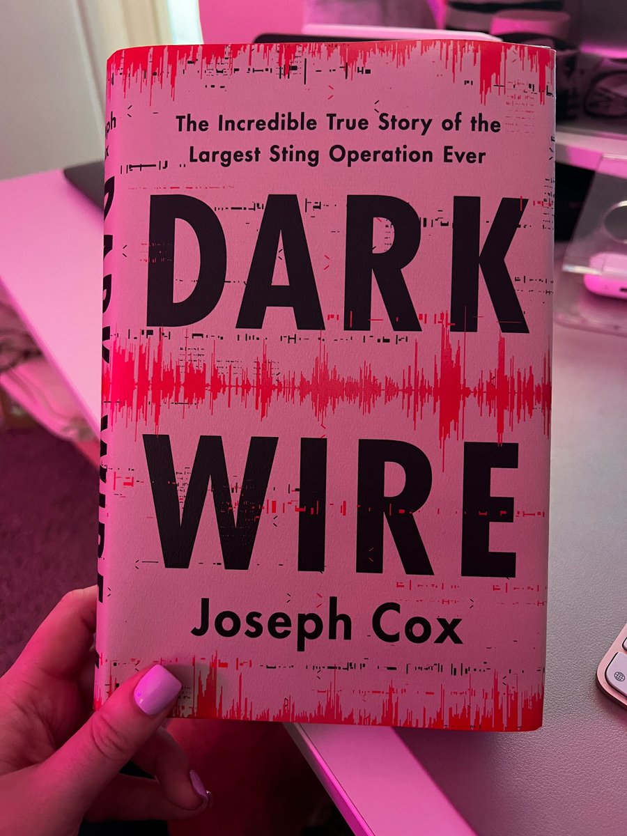 LaurenBackPR's tweet image. It's finally here! Feeling extra thankful I preordered given that this gem has already sold out on Amazon👏  If you need me I'll be reading the whole thing after work 📕@josephfcox