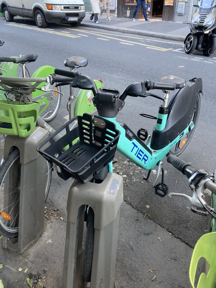 Isabelle F. tweet media