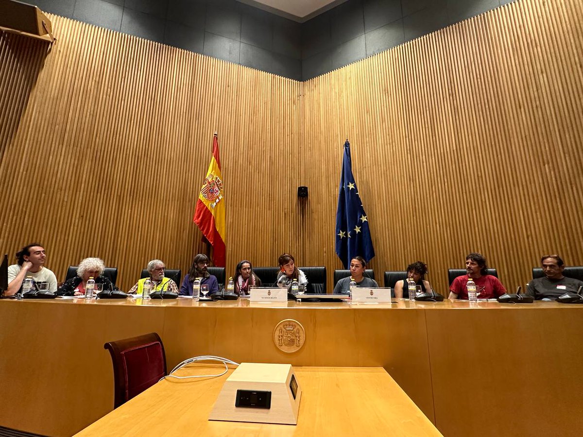 Muchas gracias a todas las ponentes, asociaciones, organizaciones y representantes políticos que han acudido al acto de hoy.
A todo el público por su apoyo.
Seguimos en la lucha contra la #LeyMordaza
#LineasRojasLeyMordaza
#SinMordazas