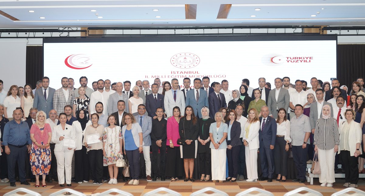 istanbulilmem's tweet photo. 📑 Müdürlüğümüz bünyesinde 2023-2024 eğitim-öğretim yılından itibaren başlatılan Okul Portfolyo Projesi'nin sene sonu toplantısı, İl Millî Eğitim Müdürümüz Murat Mücahit Yentür, okul yöneticileri ve öğretmenlerimizin katılımlarıyla Bahçelievler 15 Temmuz Şehitleri Anadolu İmam Hatip Lisesi Konferans Salonu'nda gerçekleştirildi. Toplantı sonunda projede başarı gösteren okullarımıza İl Müdürümüz tarafından teşekkür belgeleri takdim edildi.

@tcmeb @Yusuf__Tekin
@MucahitYentur
