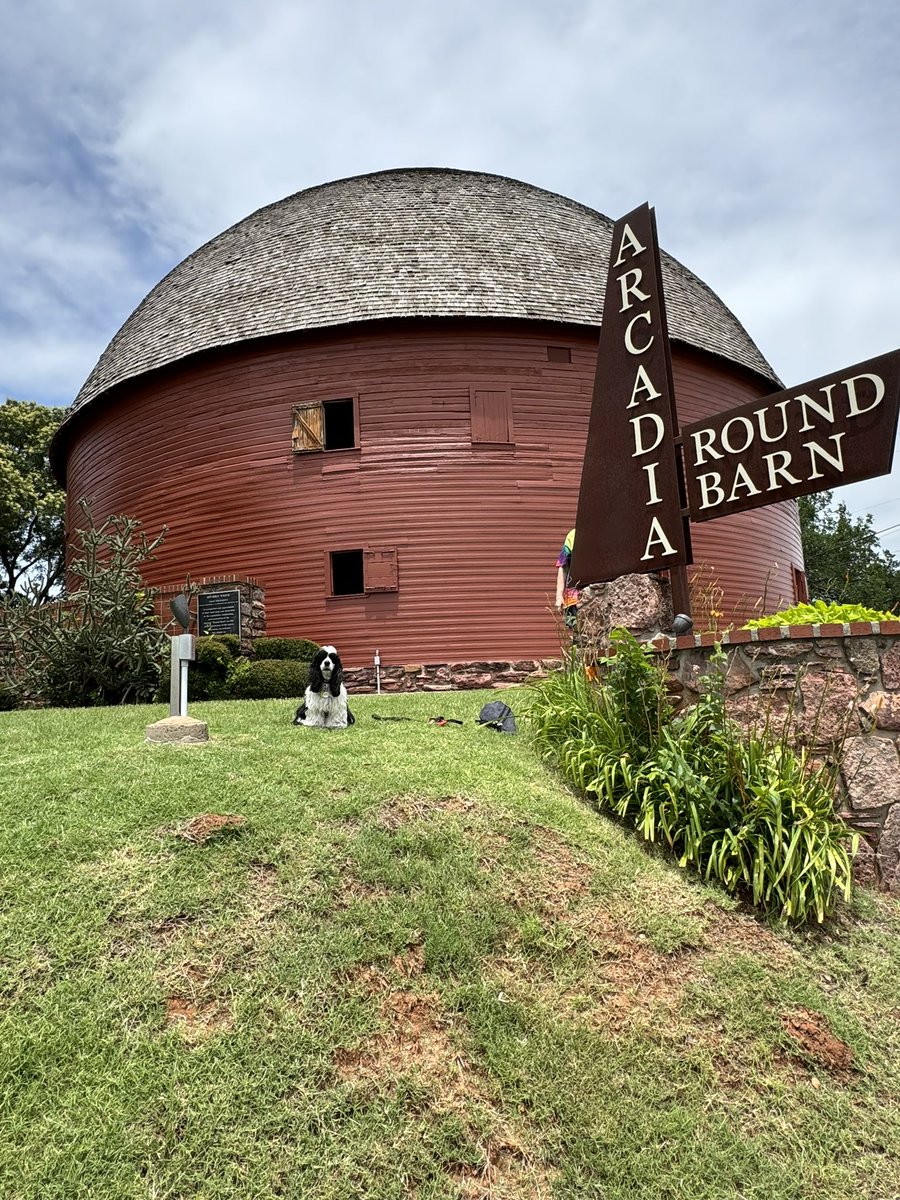 PlayByPlayGuy1's tweet photo. After lunch today @POPS_66 Buddy got his “Kicks on Route 66” @OKRT66 @mmmgsmd62 #RoundBarn https://t.co/SYE5cpQgqo