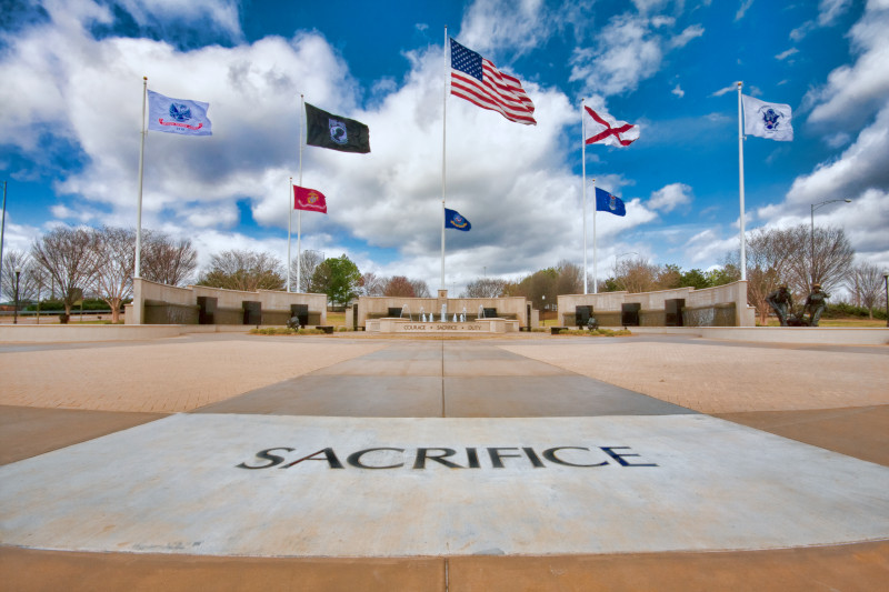 Go2HuntsvilleAL's tweet photo. This week we celebrate Armed Forces Week! Huntsville has tons of events going on to celebrate all the heroes who have stood strong, sacrificed selflessly, and defended our freedoms and those who continue to do so. 🇺🇸 

Click link below for all events!
https://t.co/Kysyxhyj1Z https://t.co/e0jaLPRxNj