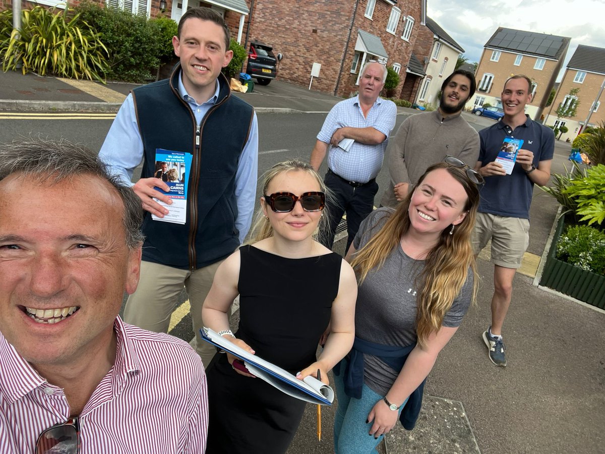 AndrewRTDavies's tweet photo. The good people of Barry hate Labour and Plaid’s 20mph speed limits. 

That was the message when we were out campaigning for @AlunCairns today. 

Vote @WelshConserv on July 4th 🗳️ https://t.co/1DXLb1bxVm