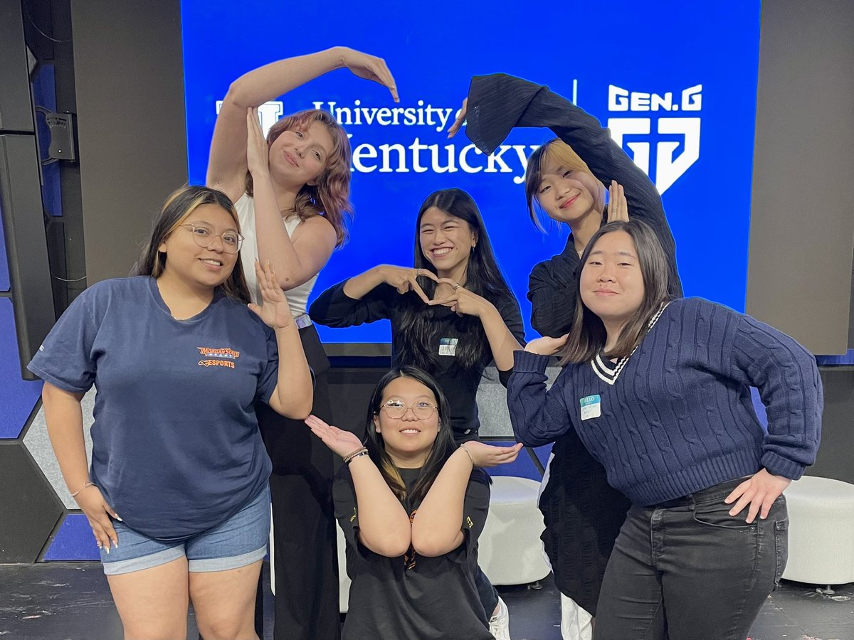 juliwaves's tweet photo. spent this weekend as a mentor at the @geng challengHER leadership summit 💙

warms my heart to see marginalized gender student leaders come together like this

amazing opportunity by @HappyYugina + @shelby0w0 https://t.co/uBkNilf8LO