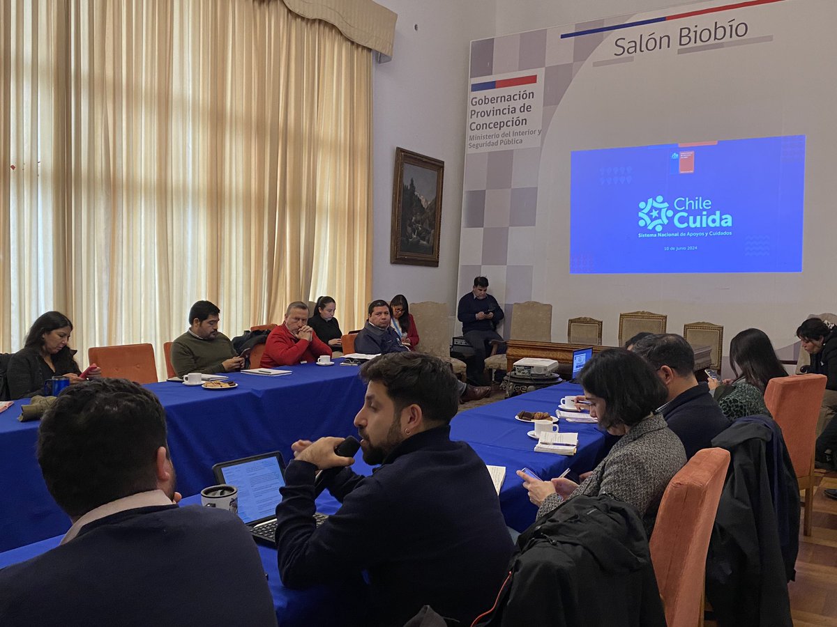 seremisalud8's tweet photo. 🤝 Seremi @EduardoBarraJ participó de nueva sesión de Gabinete Regional en @DPRBiobio, donde se analizaron diversas temáticas por carteras. En el área de salud, la principal autoridad sanitaria entregó un reporte de la situación de virus respiratorios. https://t.co/CO1jhZL8za